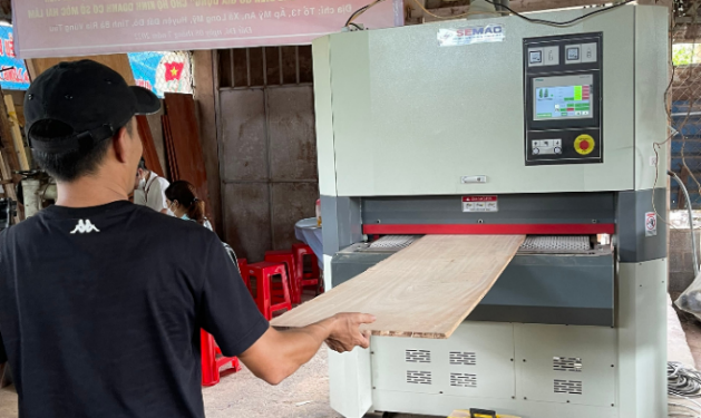 Hỗ trợ ứng dụng máy móc thiết bị tiên tiến trong sản xuất gỗ gia dụng