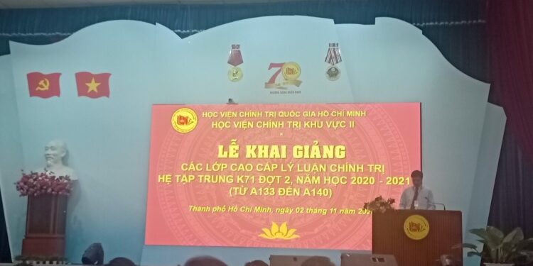 NÂNG CAO TƯ TƯỞNG CHÍNH TRỊ, TRÌNH ĐỘ CHUYÊN MÔN CHO ĐỘI NGŨ VIÊN CHỨC TRUNG TÂM